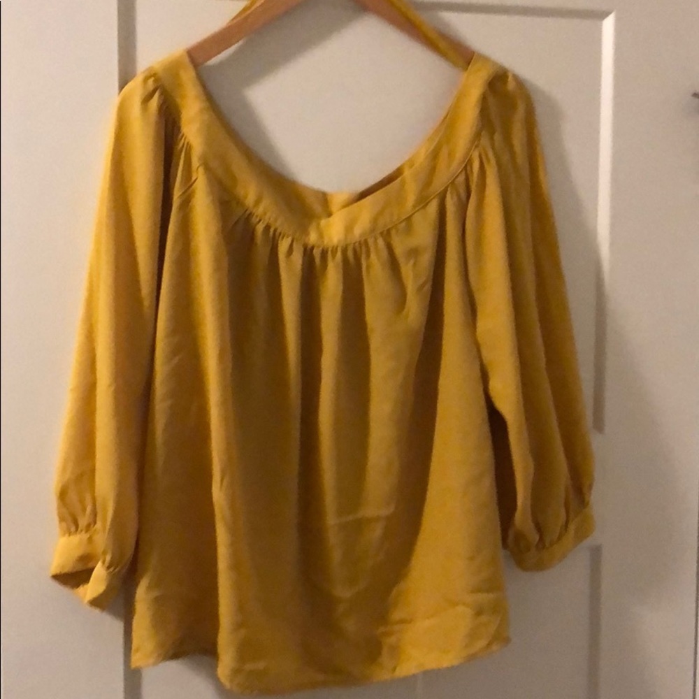 Scoop neck top